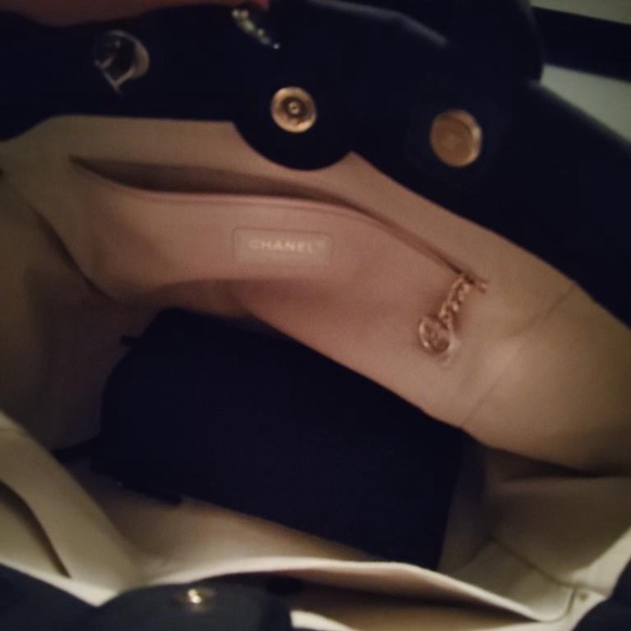 🛑SOLD 🇺🇸 Sale Authentic Chanel Mixed Fibers Deauville Tote Gold hardware - Picture 5 of 6